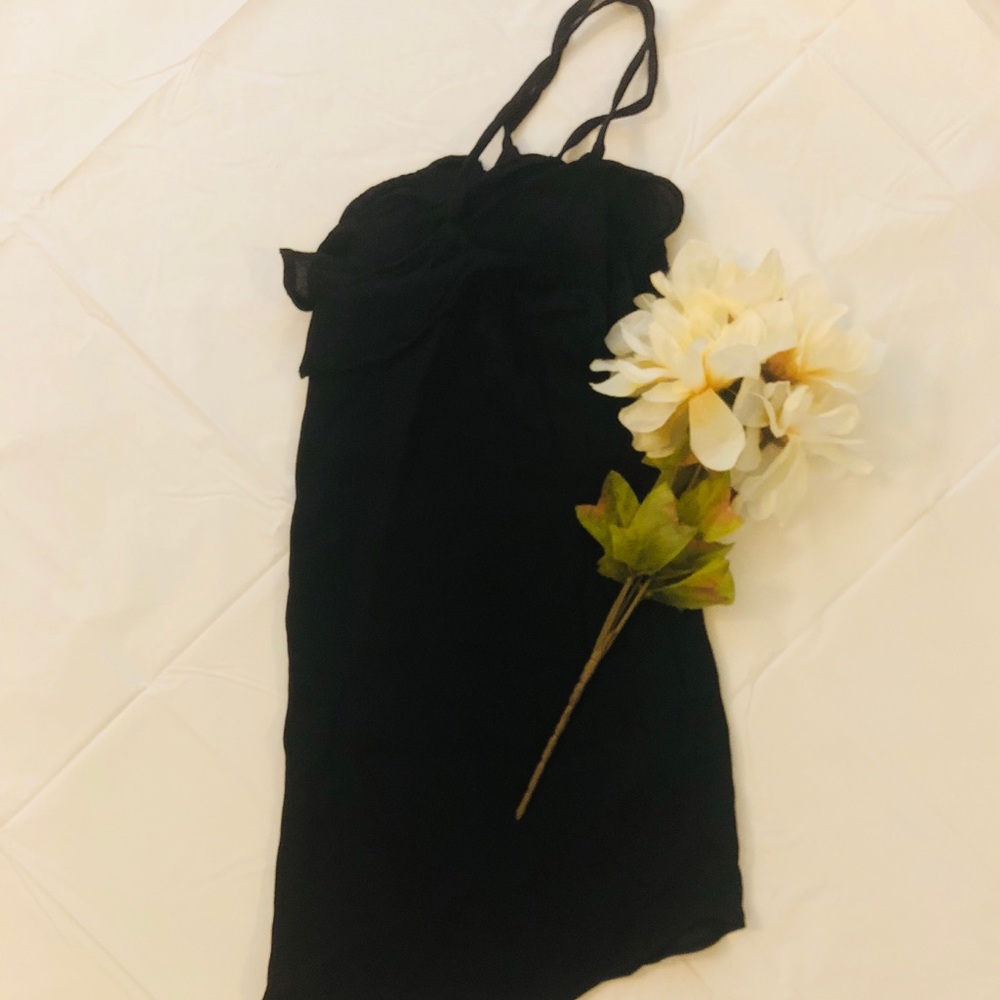 🌸Lovely Black tank with adorable feminine trim